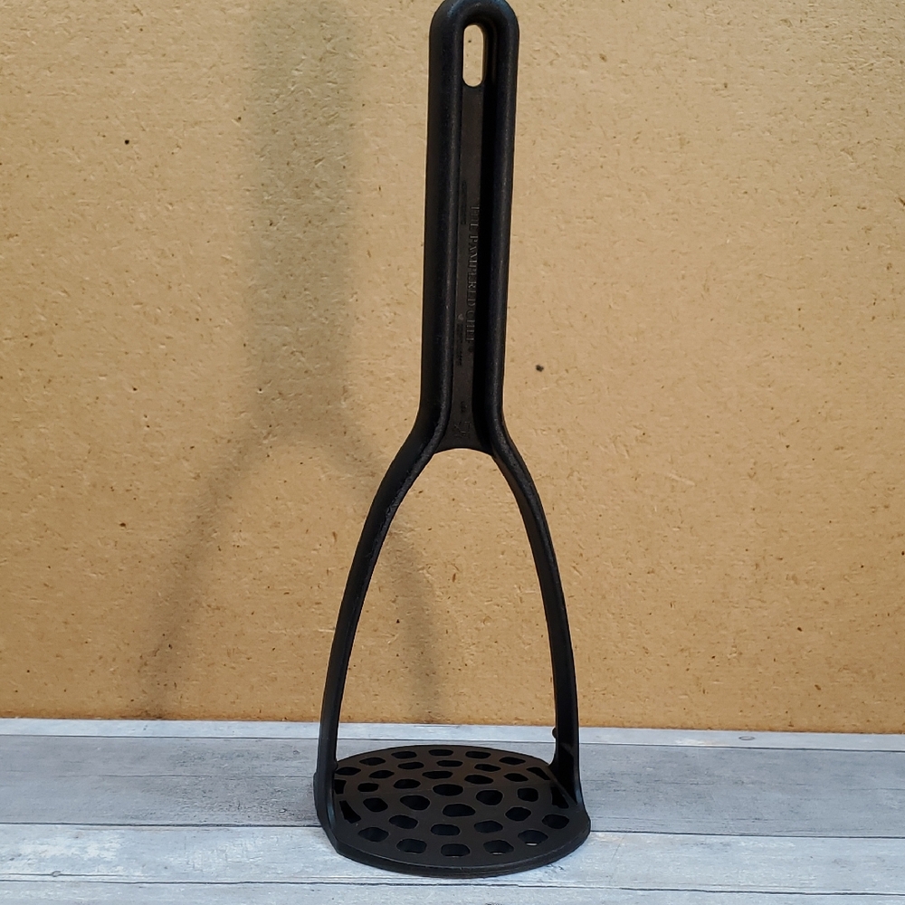 Pampered Chef Black Nylon Potato-Bean-Vegetable-Fruit Masher Utensil